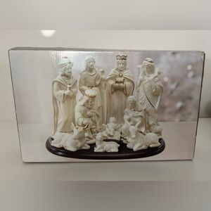 Porcelain Glossy Nativity Set